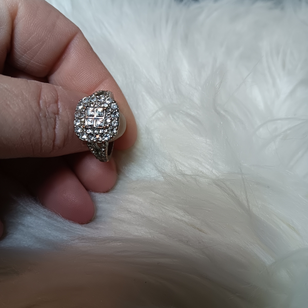 Elegant Silver Diamond Ring